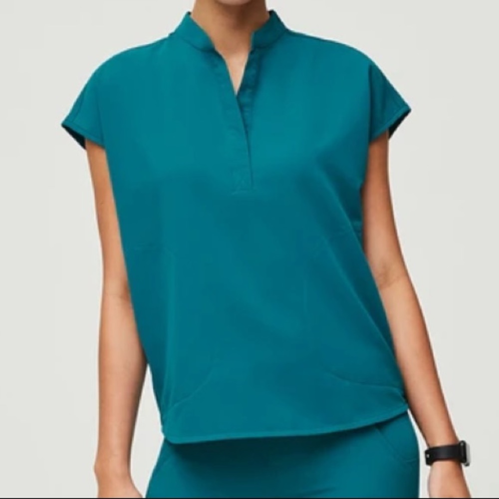 Pacific Blue Figs Rafaela Scrub top size small